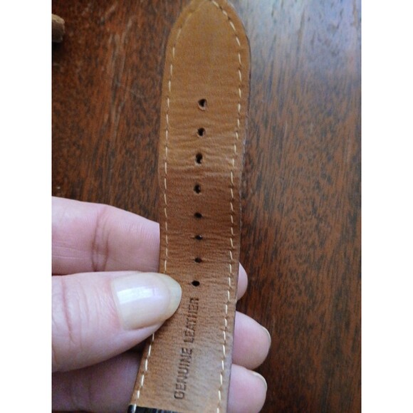 GUESS Genuine Leather Brown Croc Band Waterpro 300 Ft. Stainless Steel Face... - Picture 7 of 7